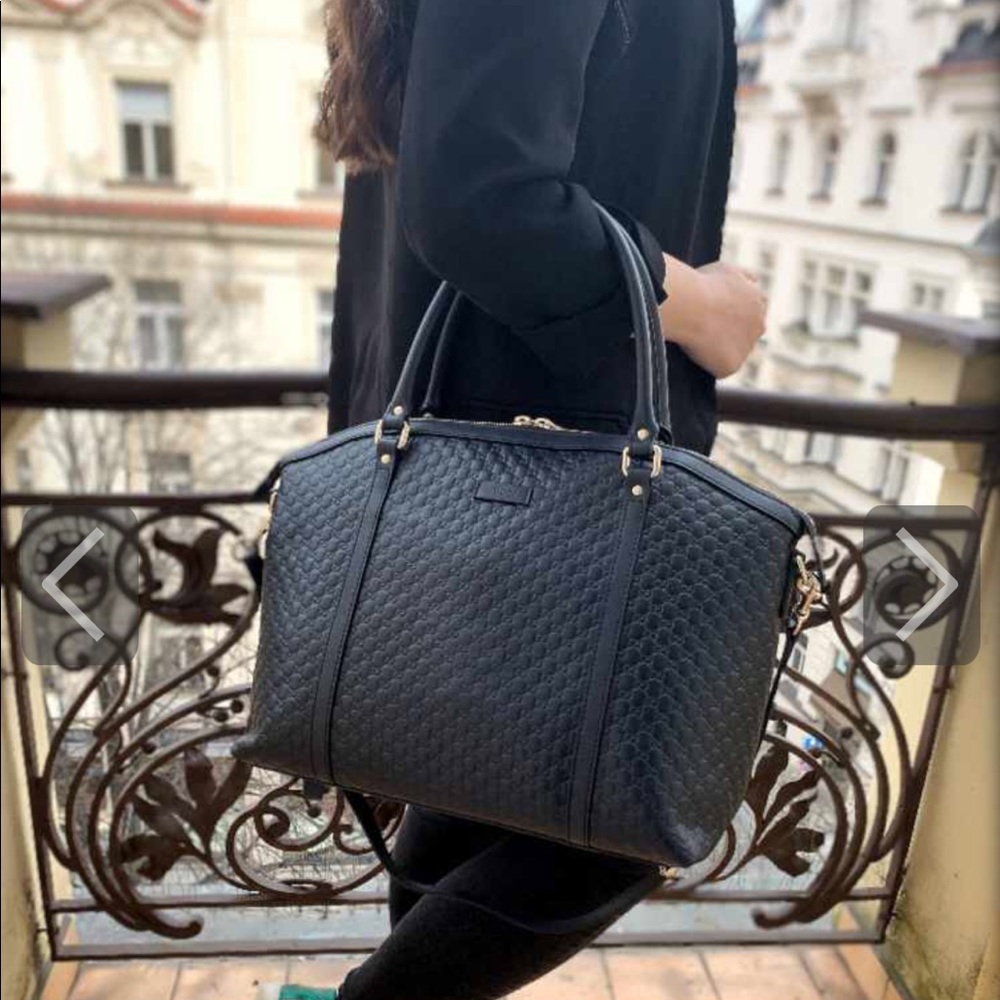 ๐๐ฏ% Auth Gucci Navy Blue Microguccissima Tote - Picture 2 of 12
